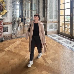 Meet your Posher, Simone